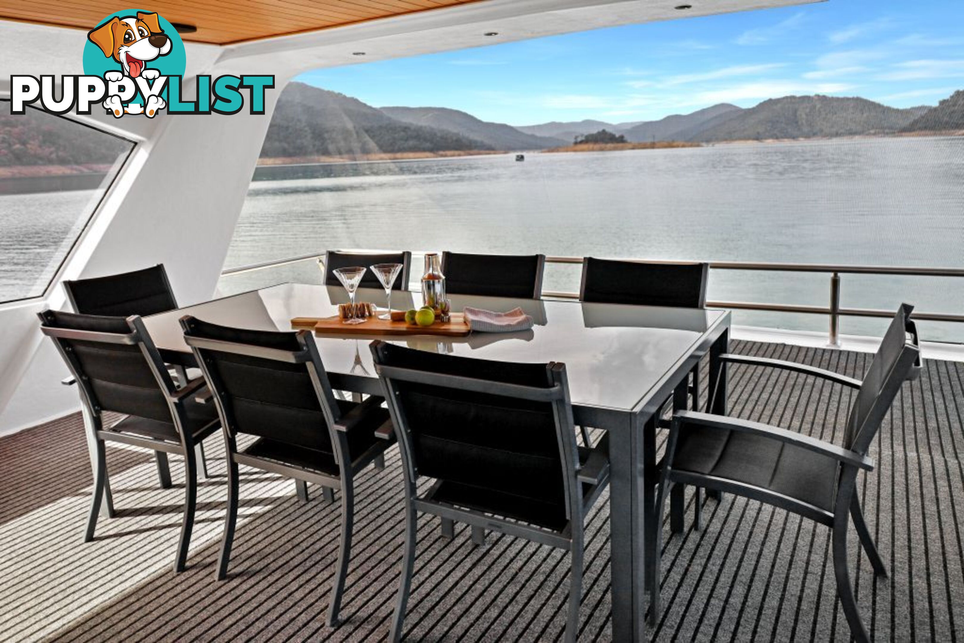 KIK BAK Houseboat Holiday Home on Lake Eildon