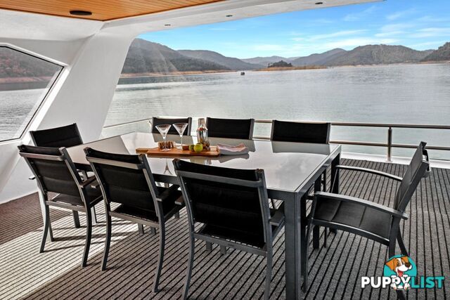 KIK BAK Houseboat Holiday Home on Lake Eildon