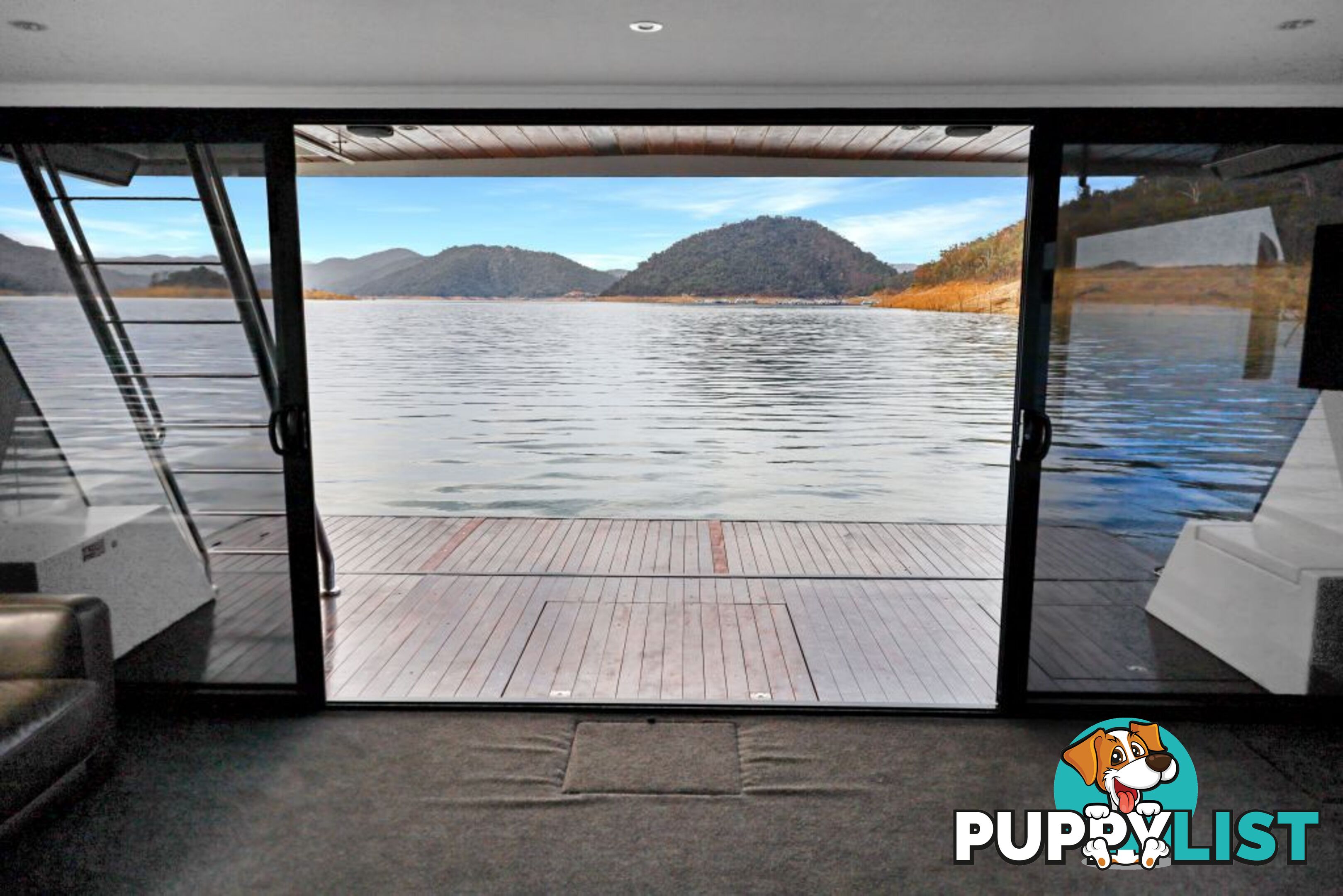 KIK BAK Houseboat Holiday Home on Lake Eildon