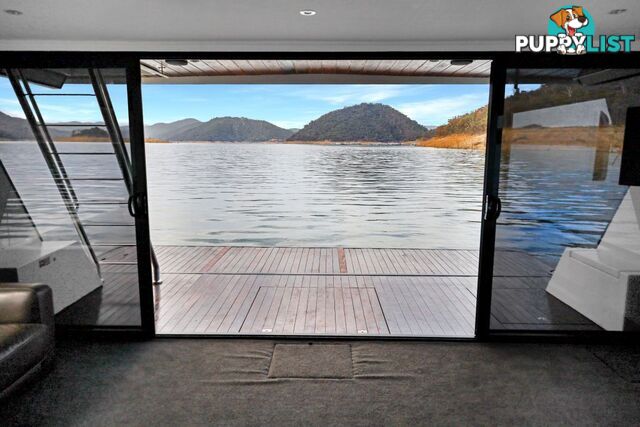 KIK BAK Houseboat Holiday Home on Lake Eildon