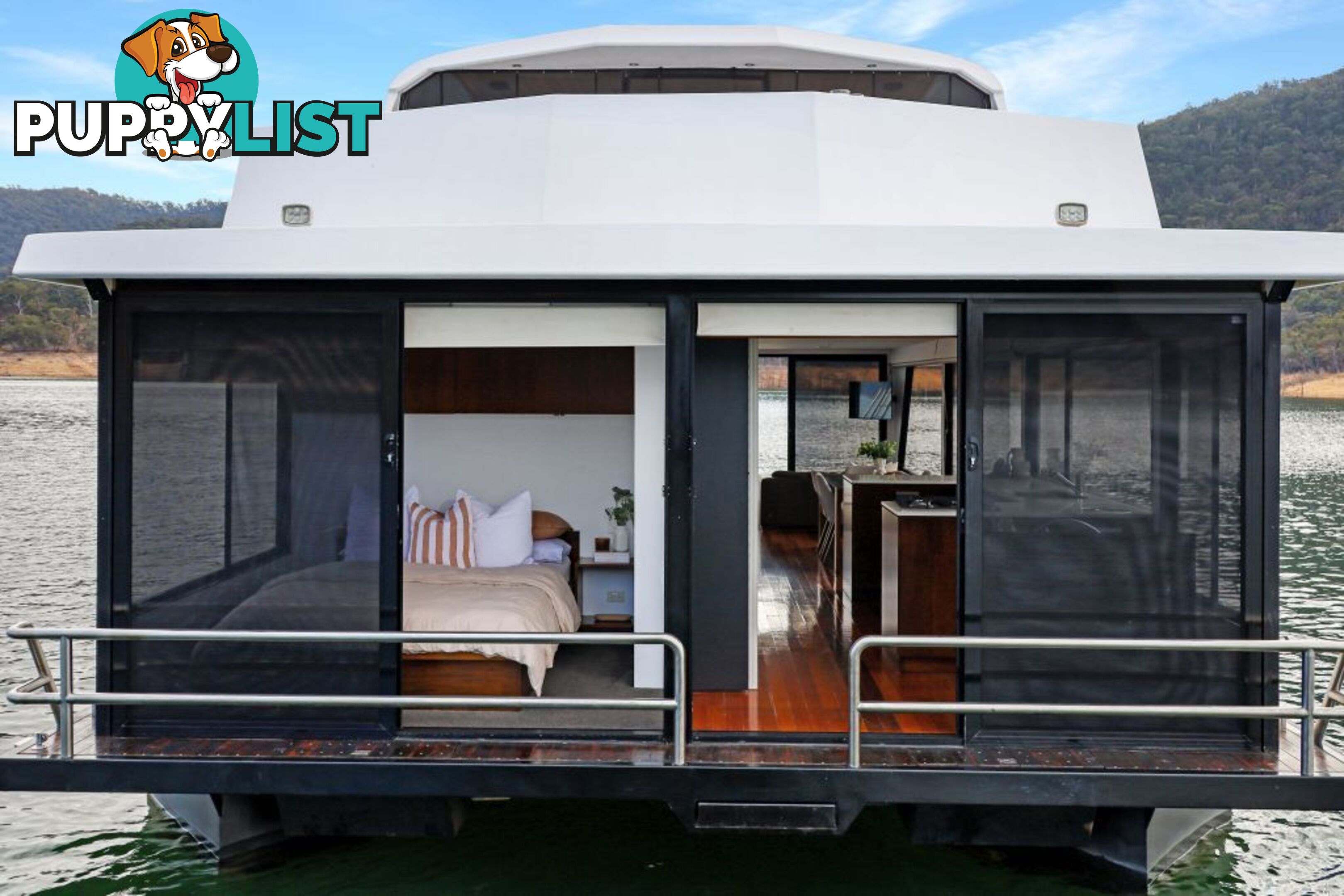 KIK BAK Houseboat Holiday Home on Lake Eildon