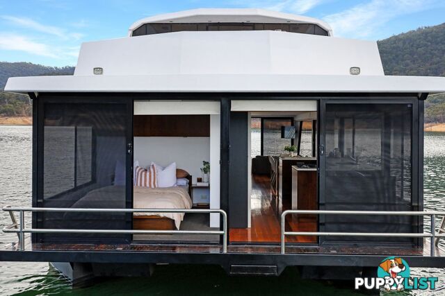 KIK BAK Houseboat Holiday Home on Lake Eildon