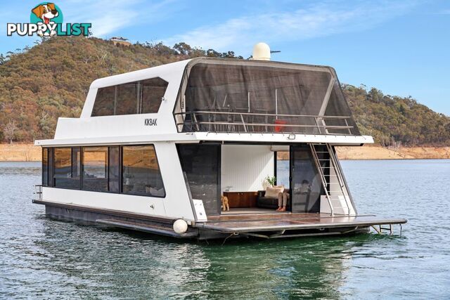 KIK BAK Houseboat Holiday Home on Lake Eildon