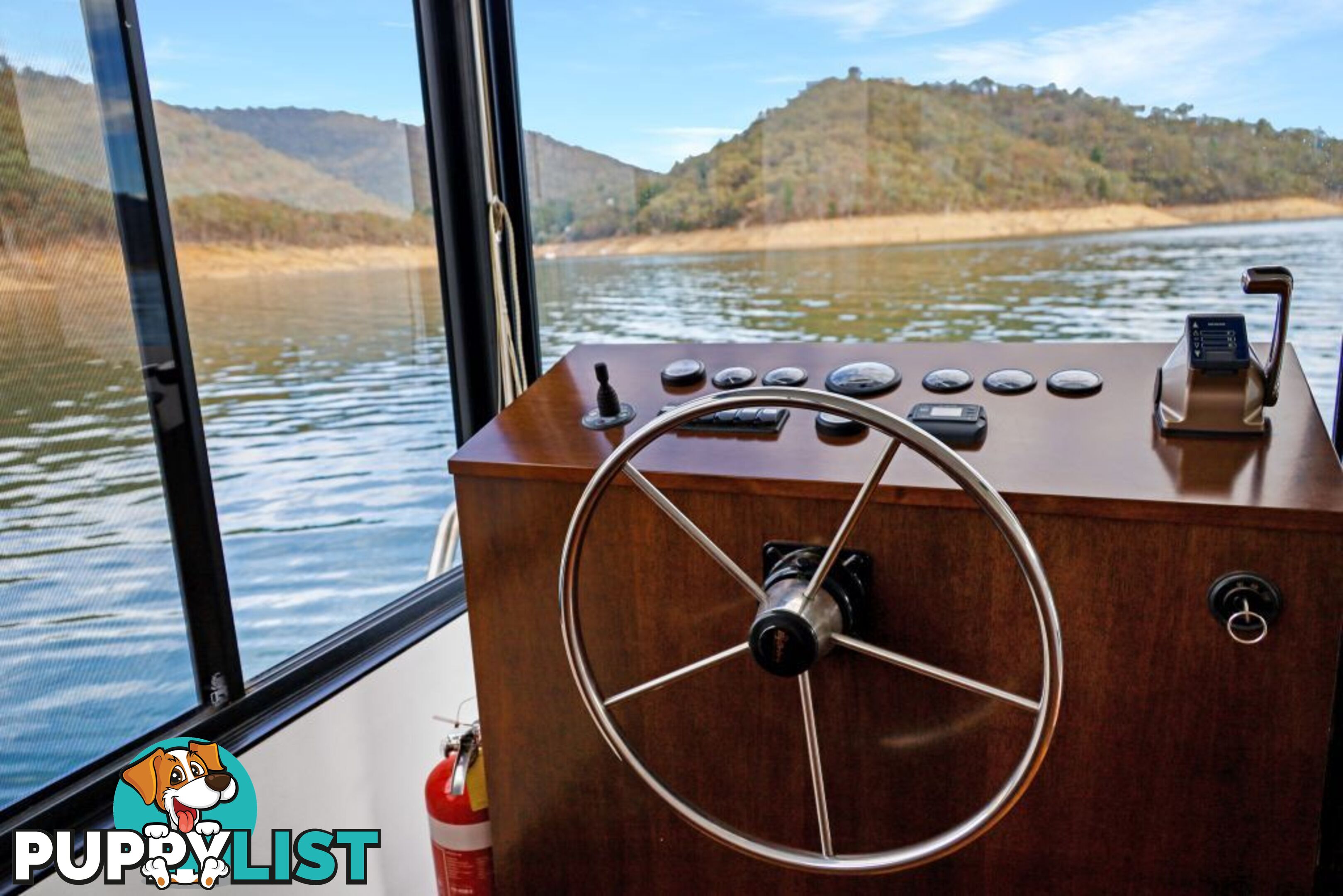 KIK BAK Houseboat Holiday Home on Lake Eildon
