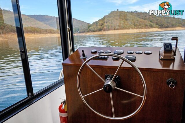 KIK BAK Houseboat Holiday Home on Lake Eildon