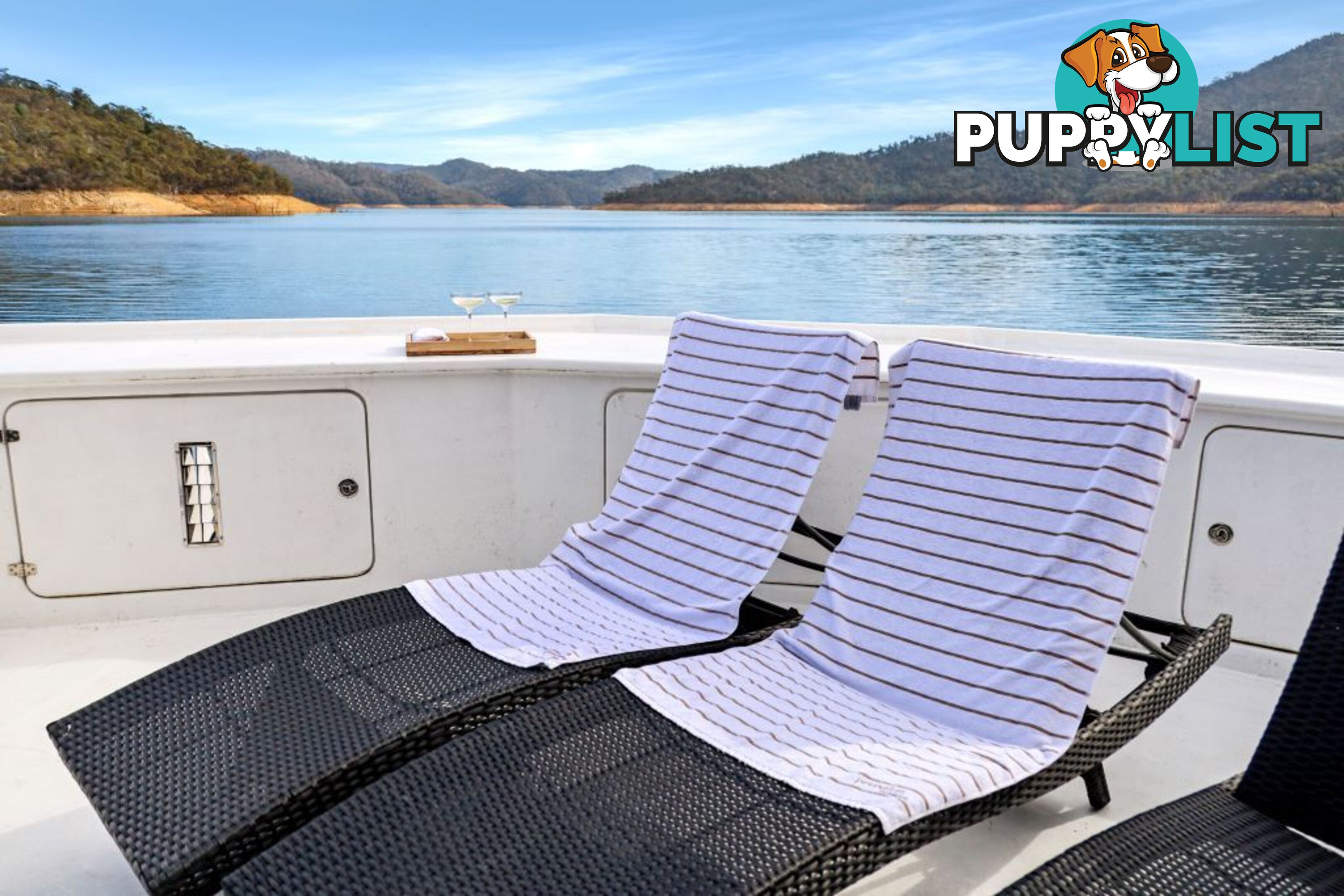 KIK BAK Houseboat Holiday Home on Lake Eildon