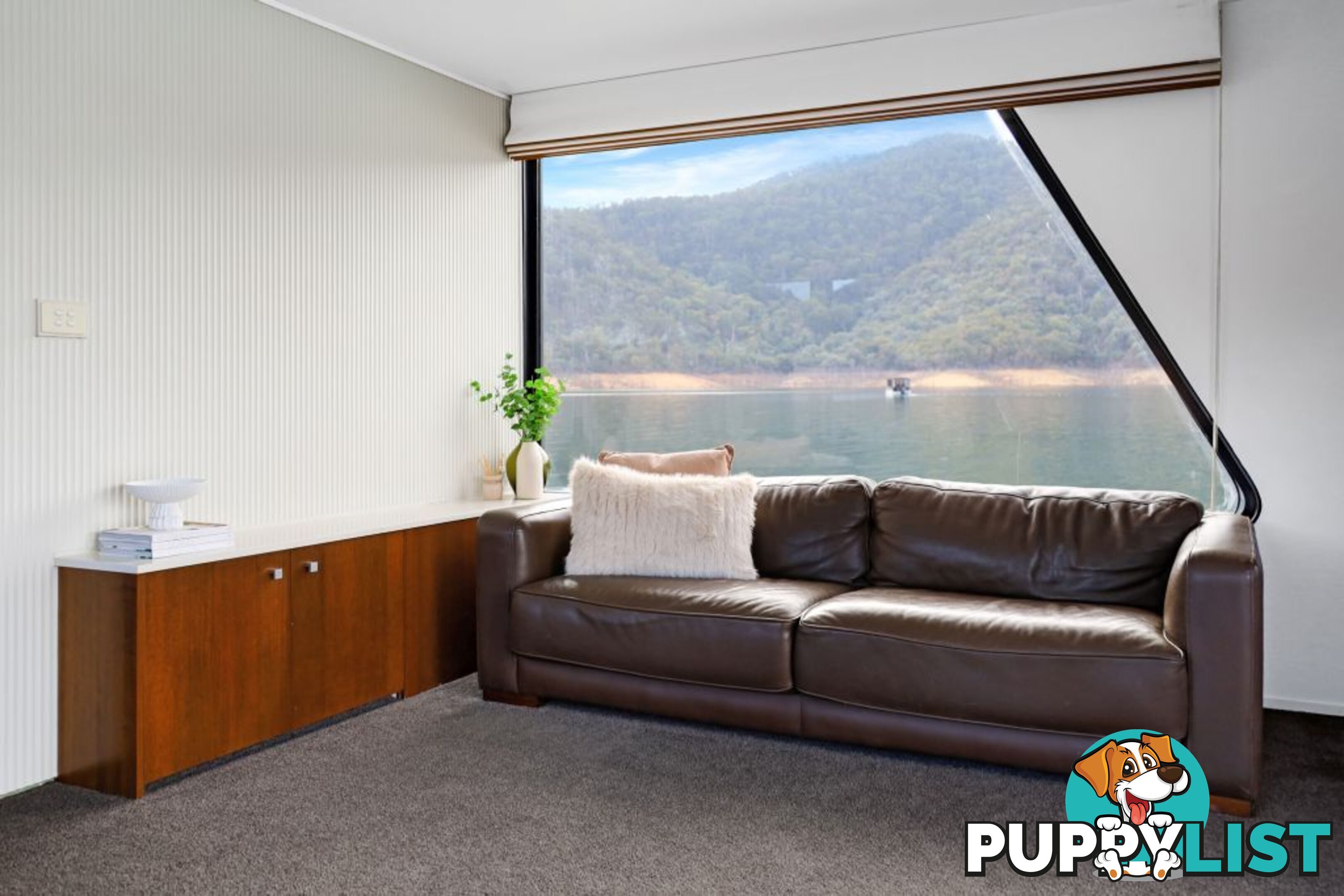 KIK BAK Houseboat Holiday Home on Lake Eildon