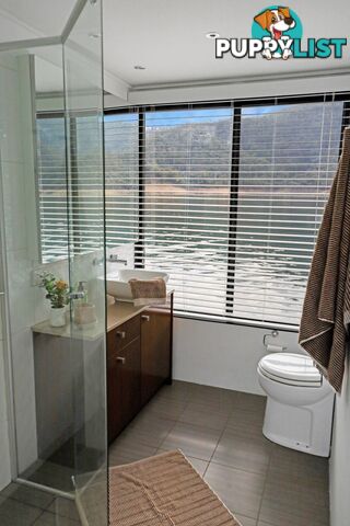KIK BAK Houseboat Holiday Home on Lake Eildon