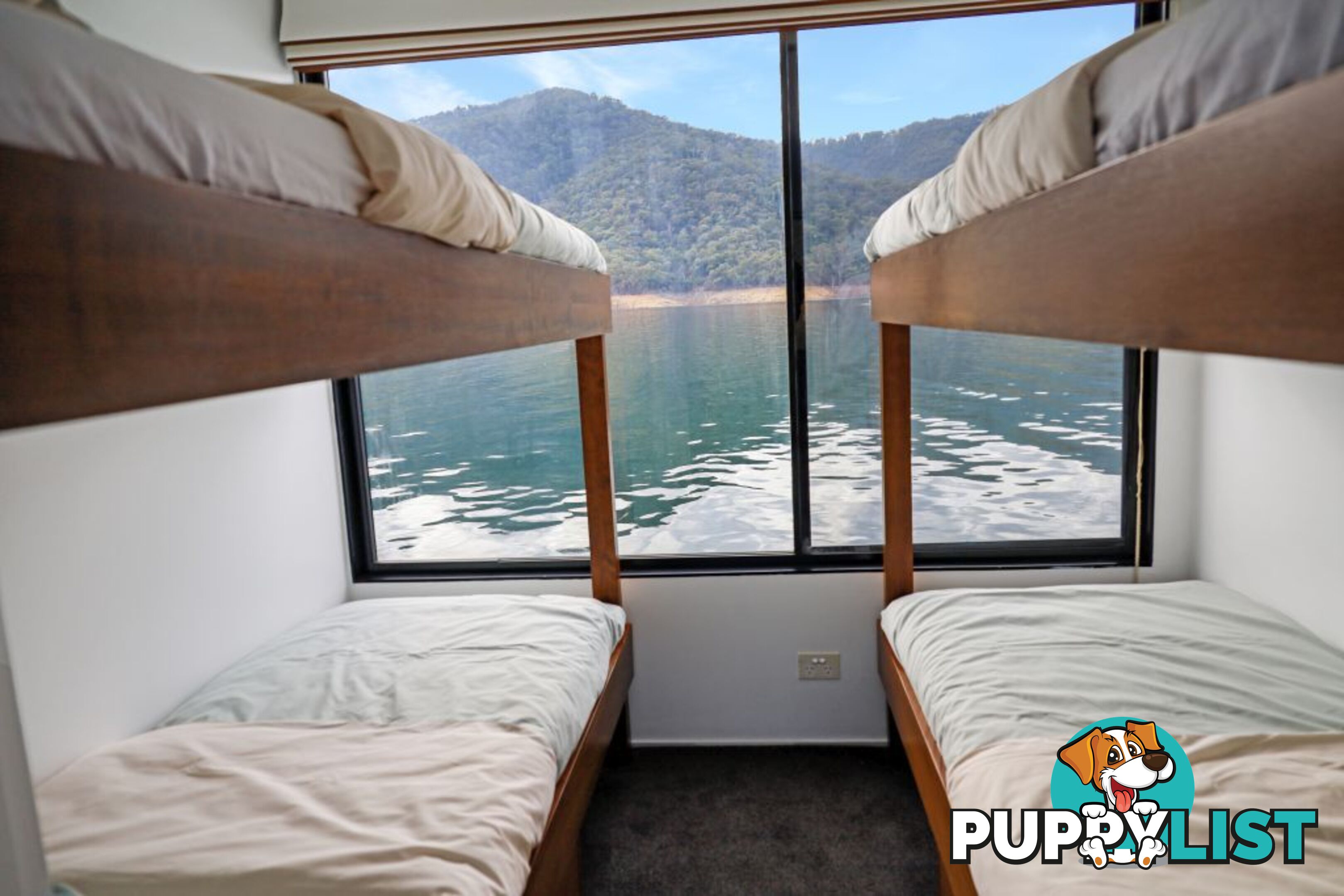 KIK BAK Houseboat Holiday Home on Lake Eildon