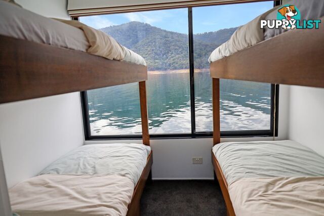 KIK BAK Houseboat Holiday Home on Lake Eildon