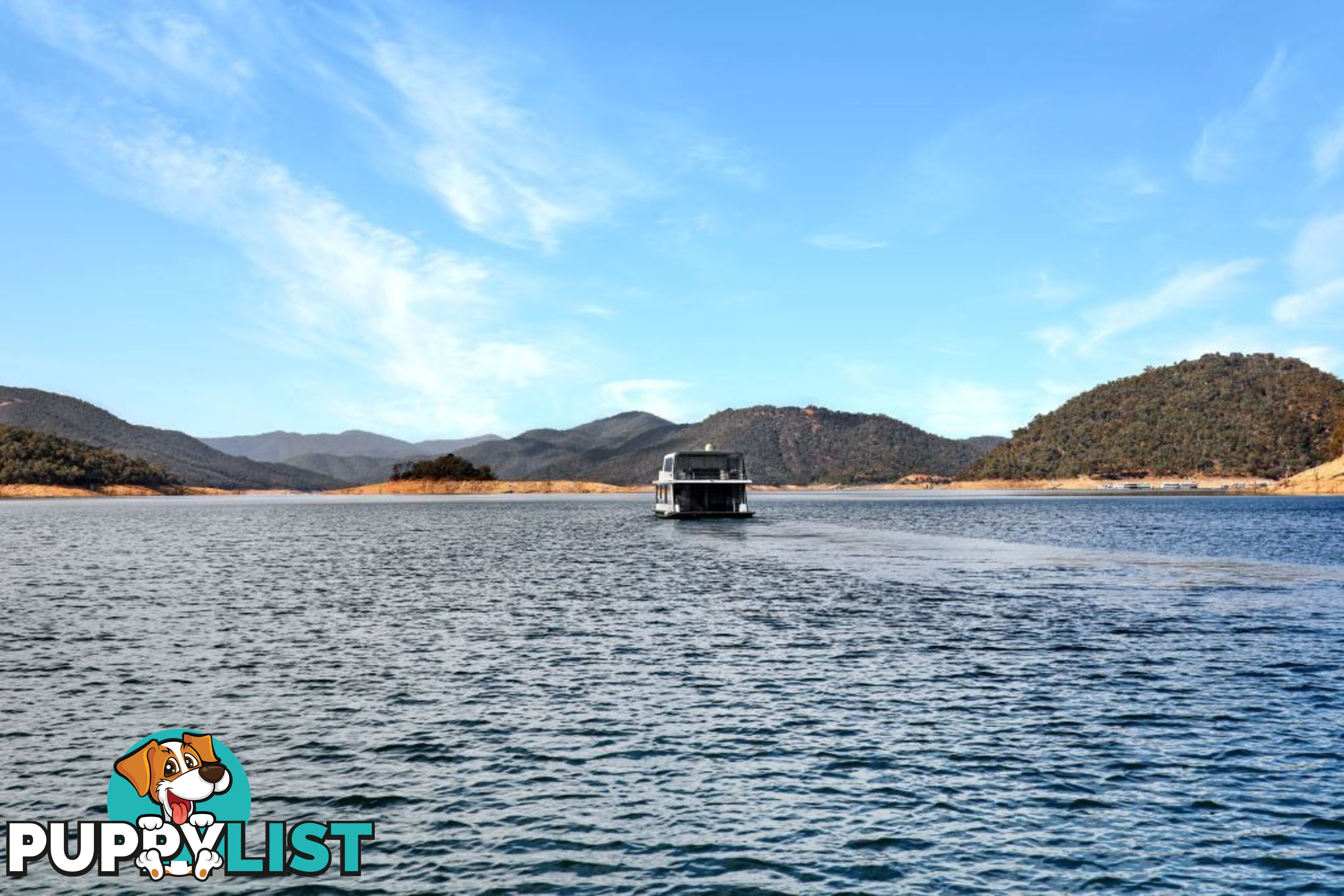 KIK BAK Houseboat Holiday Home on Lake Eildon