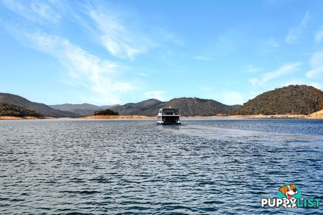 KIK BAK Houseboat Holiday Home on Lake Eildon