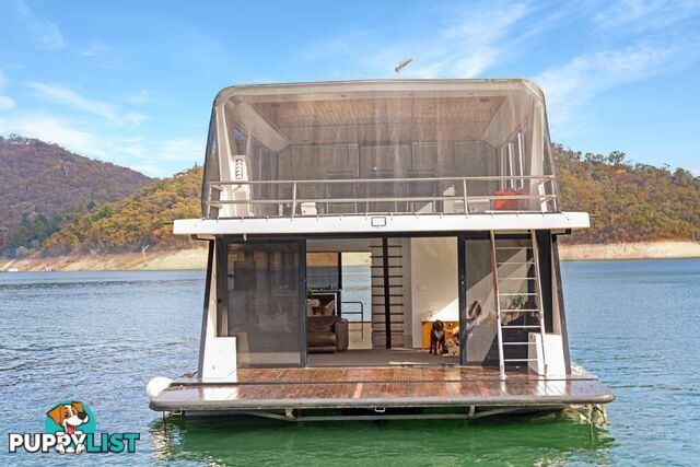 KIK BAK Houseboat Holiday Home on Lake Eildon