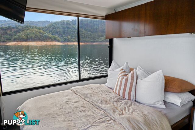 KIK BAK Houseboat Holiday Home on Lake Eildon