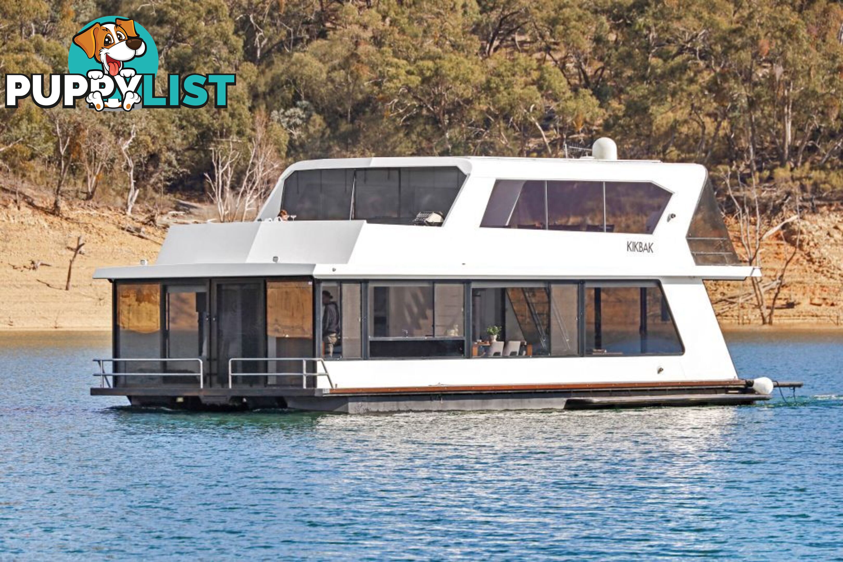 KIK BAK Houseboat Holiday Home on Lake Eildon