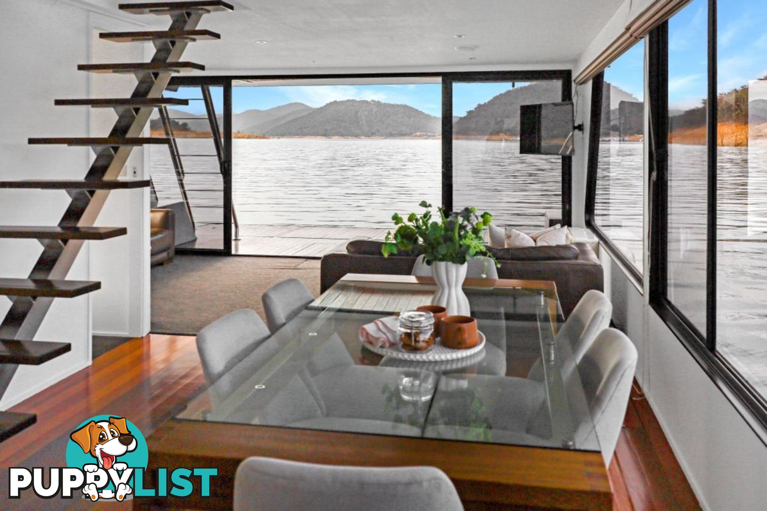 KIK BAK Houseboat Holiday Home on Lake Eildon