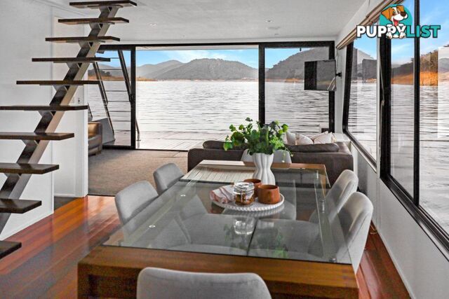 KIK BAK Houseboat Holiday Home on Lake Eildon
