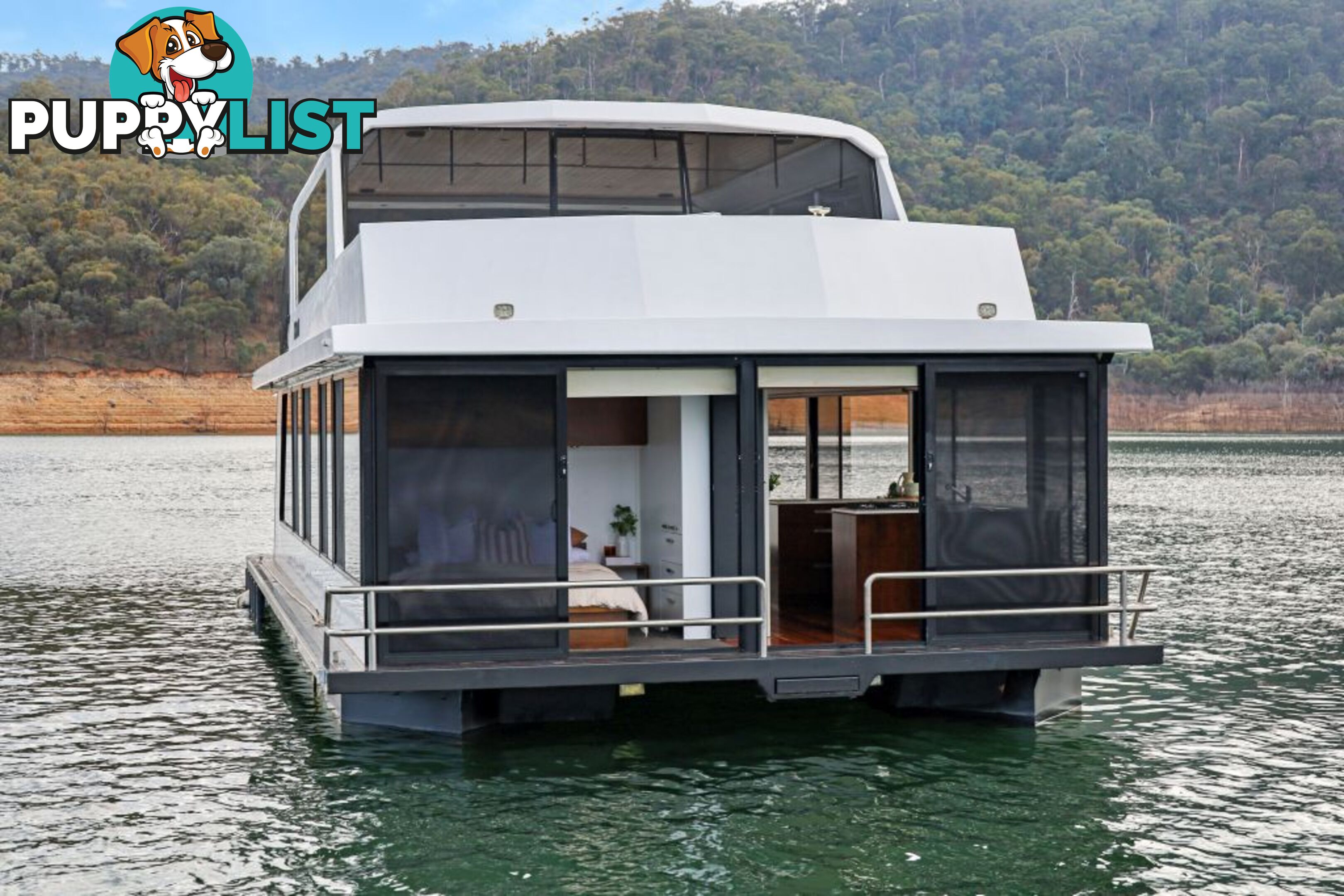 KIK BAK Houseboat Holiday Home on Lake Eildon