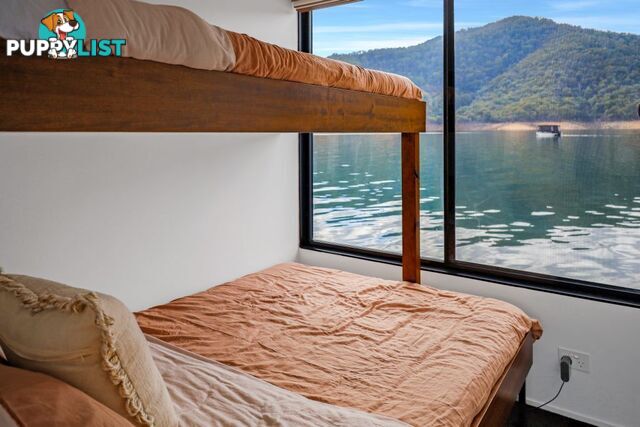 KIK BAK Houseboat Holiday Home on Lake Eildon