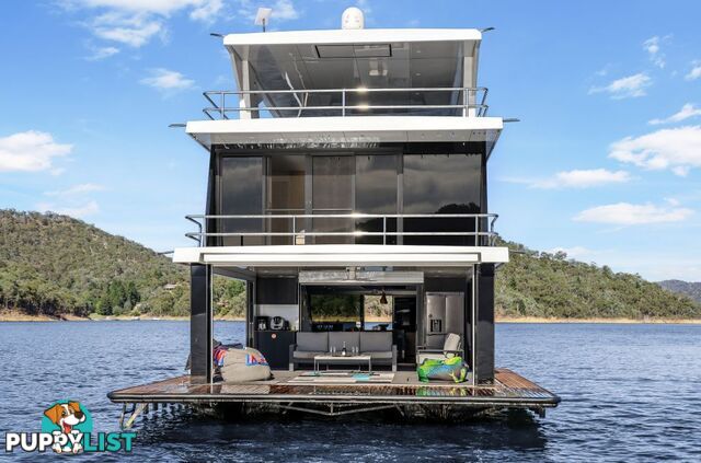 Chattahoochee on Lake Eildon