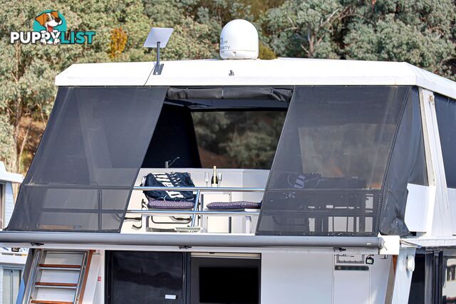 Boomerang Houseboat Holiday Home on Lake Eildon