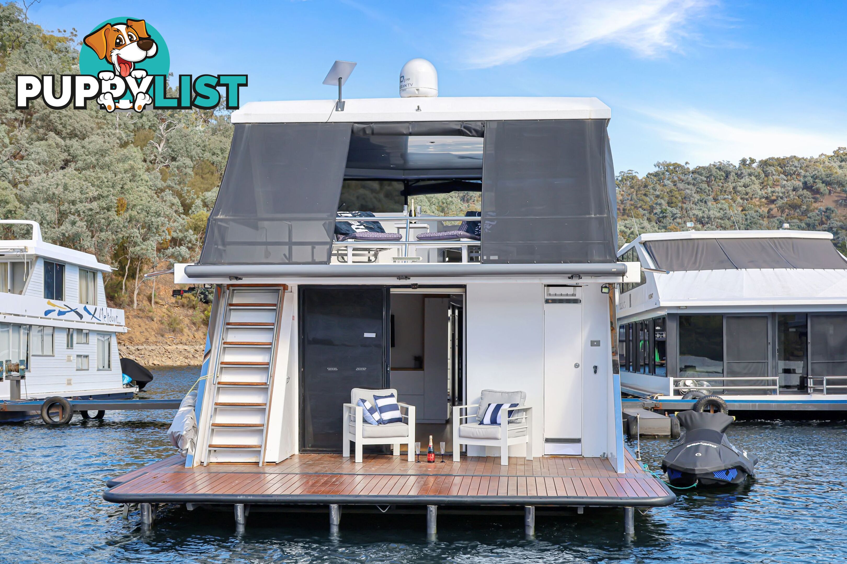 Boomerang Houseboat Holiday Home on Lake Eildon