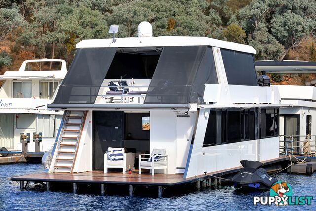 Boomerang Houseboat Holiday Home on Lake Eildon