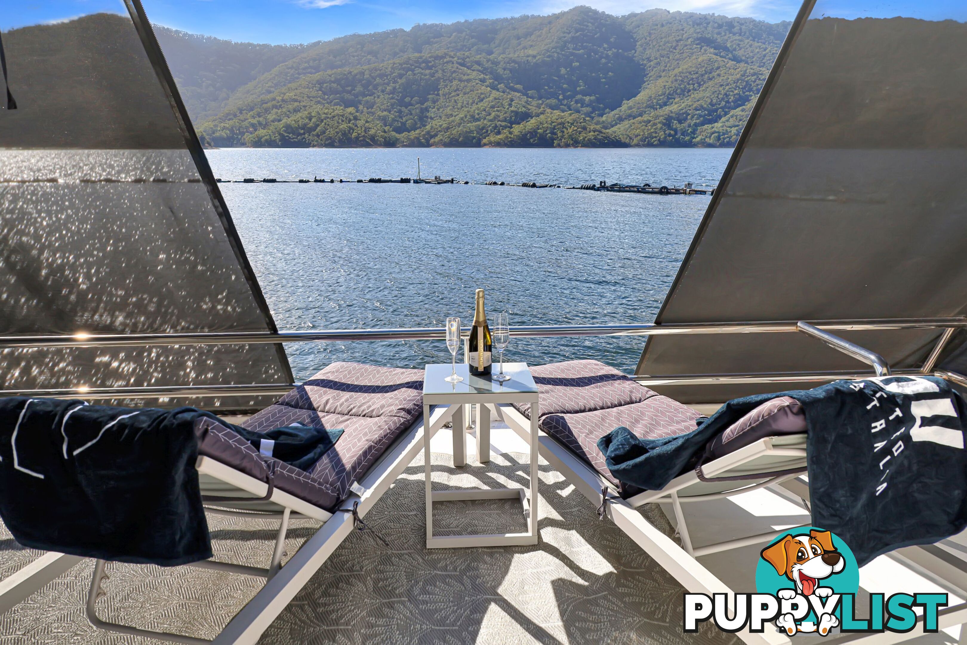 Boomerang Houseboat Holiday Home on Lake Eildon