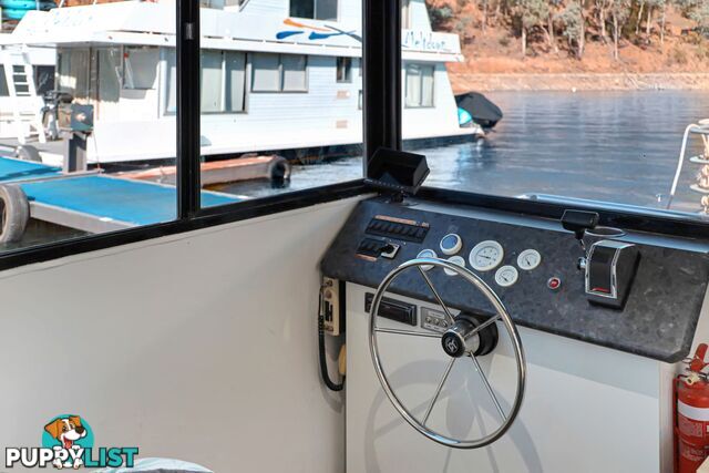 Boomerang Houseboat Holiday Home on Lake Eildon