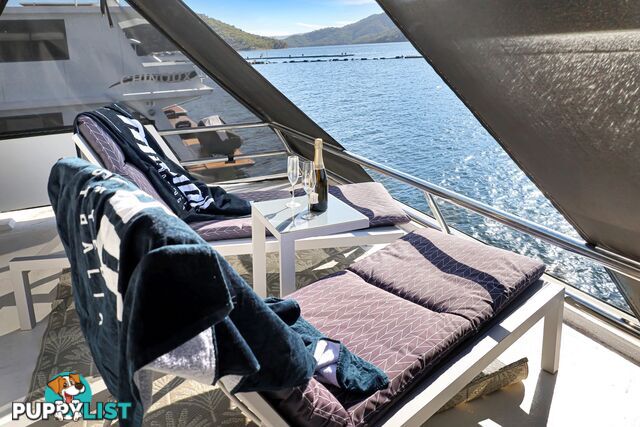 Boomerang Houseboat Holiday Home on Lake Eildon