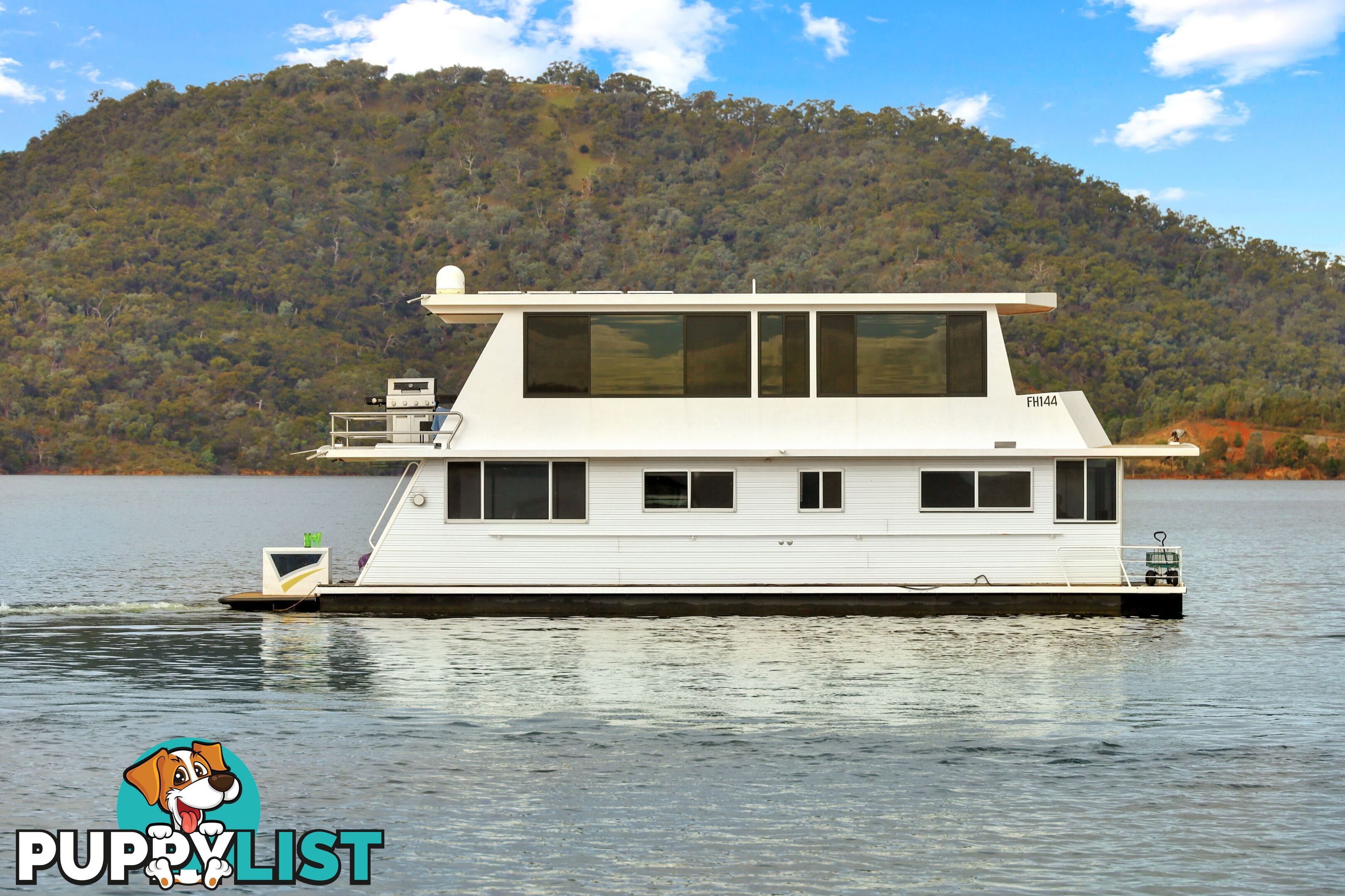 Dayz Off Houseboat Holiday Home on Lake Eildon