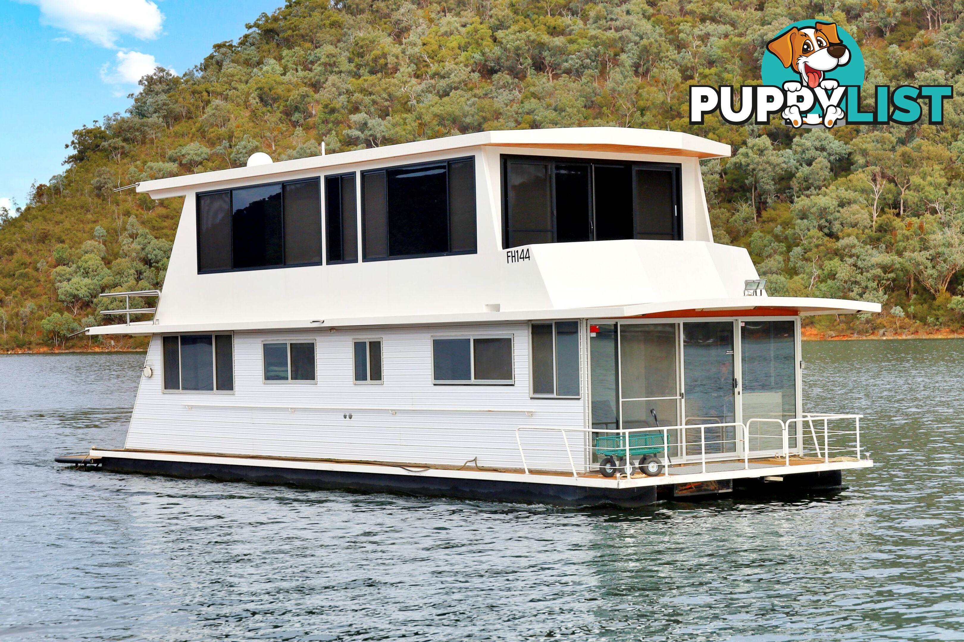 Dayz Off Houseboat Holiday Home on Lake Eildon