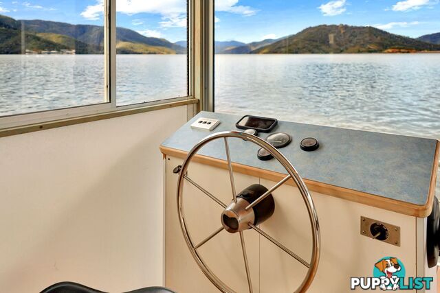 Dayz Off Houseboat Holiday Home on Lake Eildon