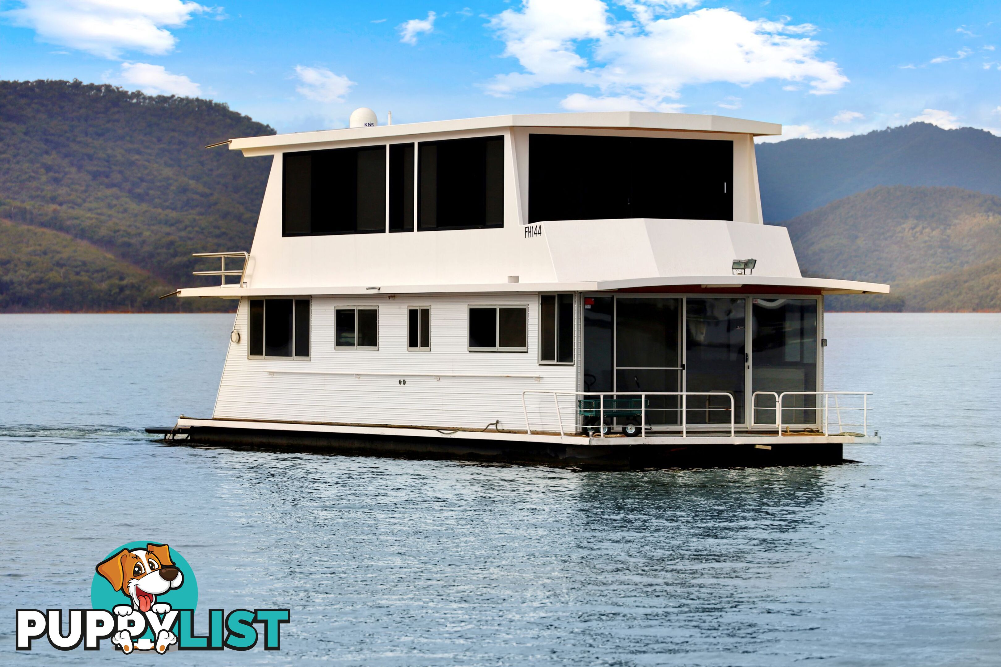 Dayz Off Houseboat Holiday Home on Lake Eildon