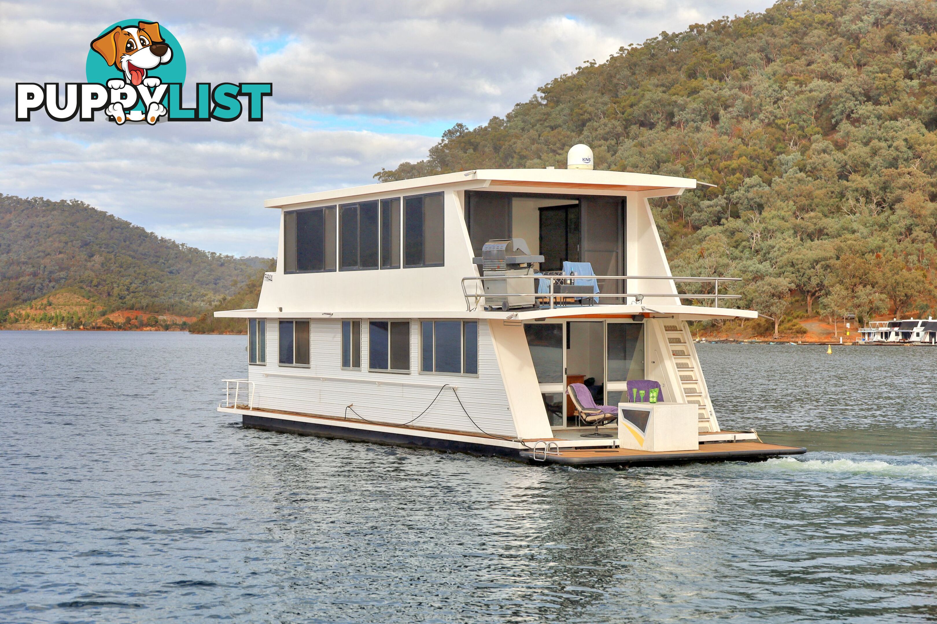 Dayz Off Houseboat Holiday Home on Lake Eildon