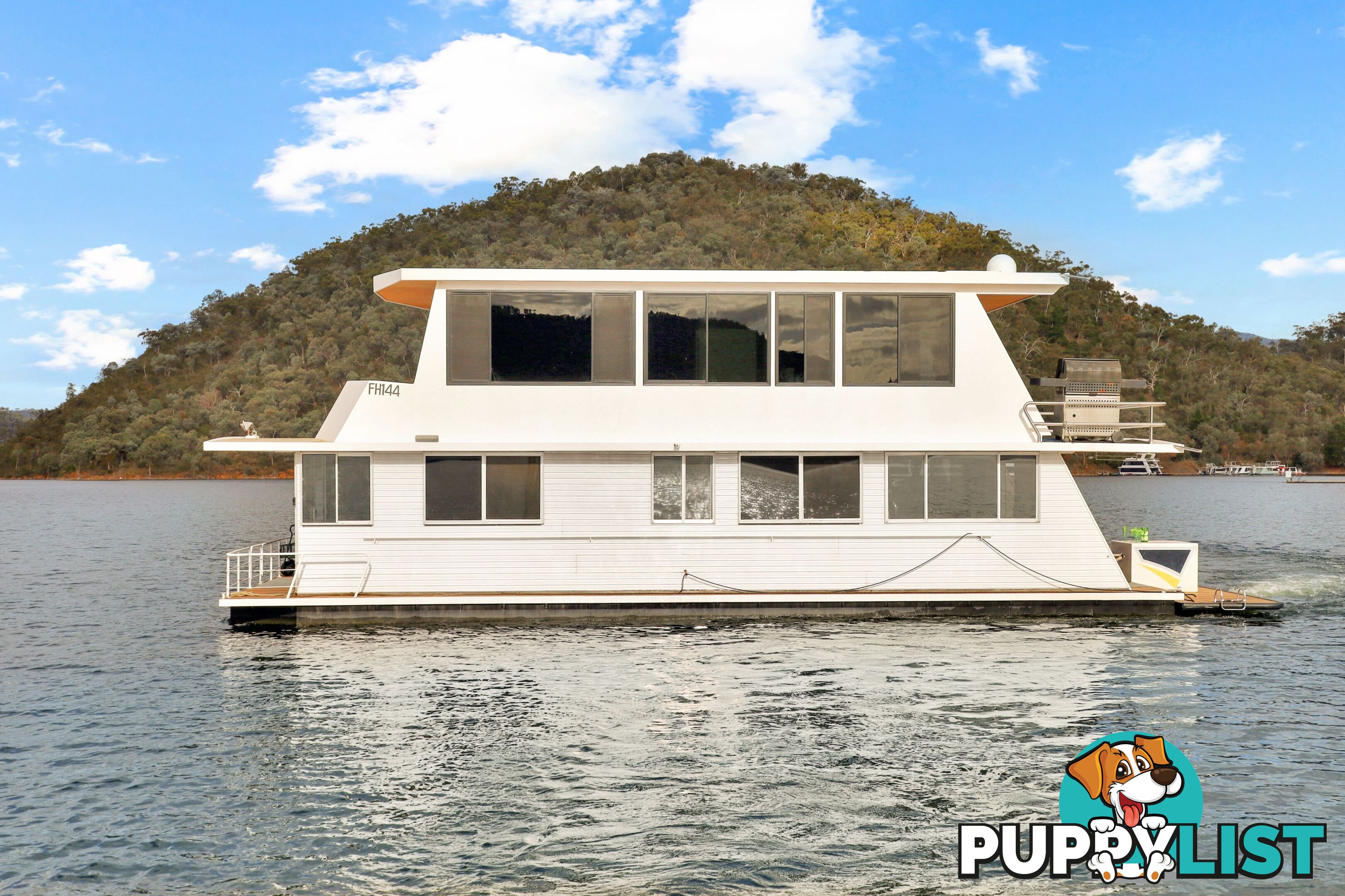 Dayz Off Houseboat Holiday Home on Lake Eildon