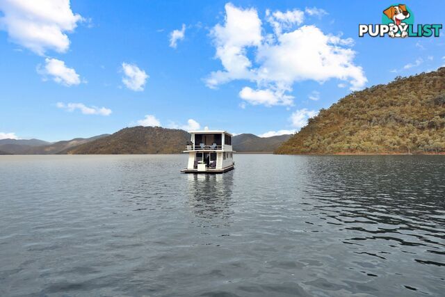 Dayz Off Houseboat Holiday Home on Lake Eildon