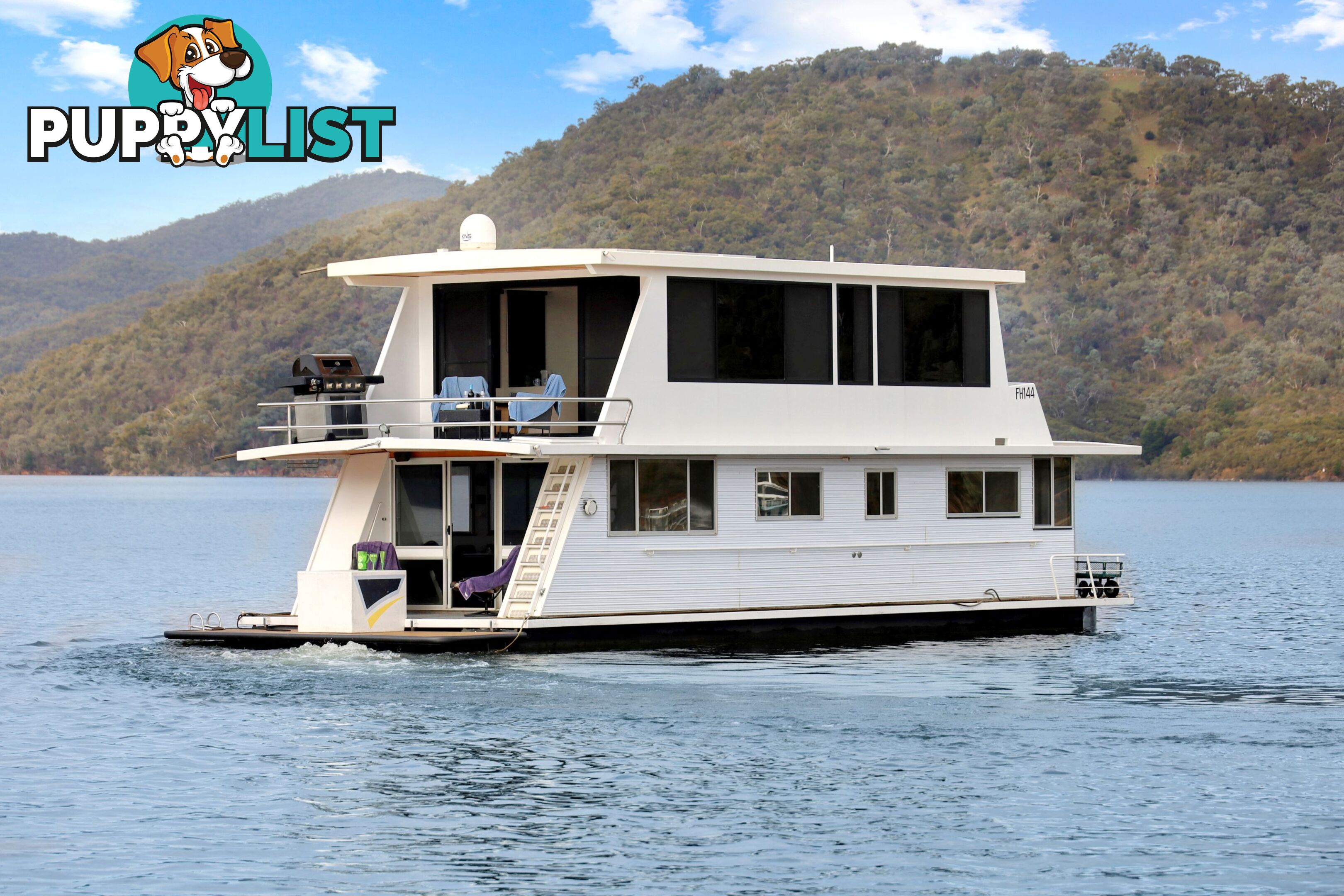 Dayz Off Houseboat Holiday Home on Lake Eildon