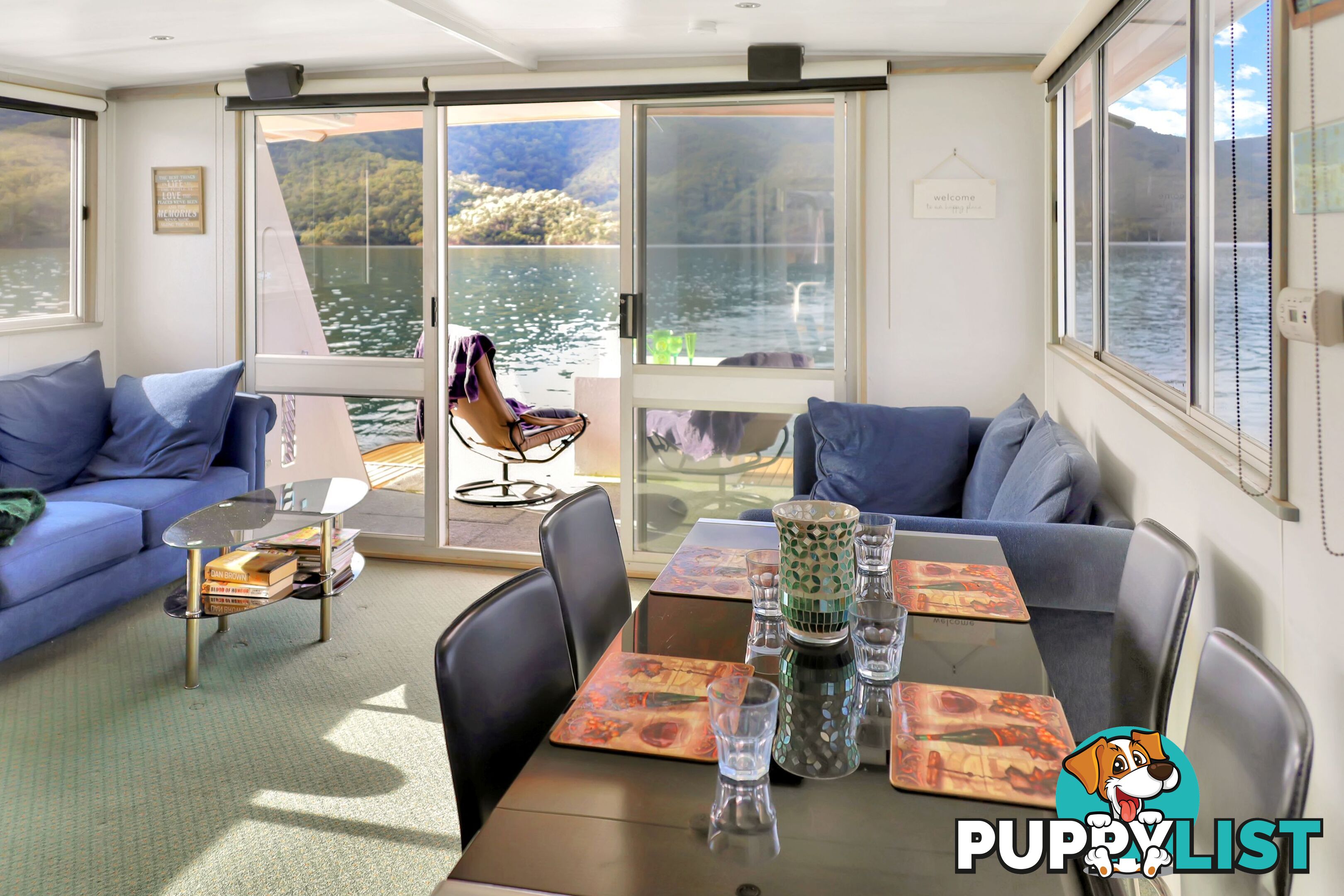 Dayz Off Houseboat Holiday Home on Lake Eildon