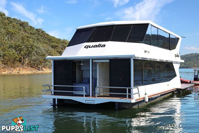 QUALIA Houseboat Holiday Home on Lake Eildon