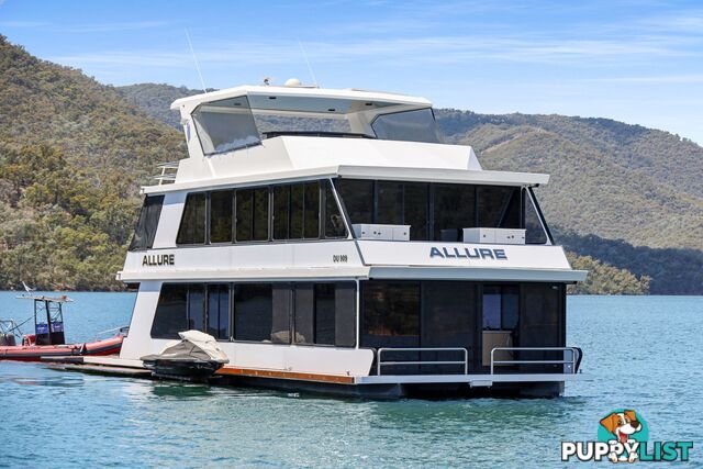 Allure Houseboat Holiday Home on Lake Eildon