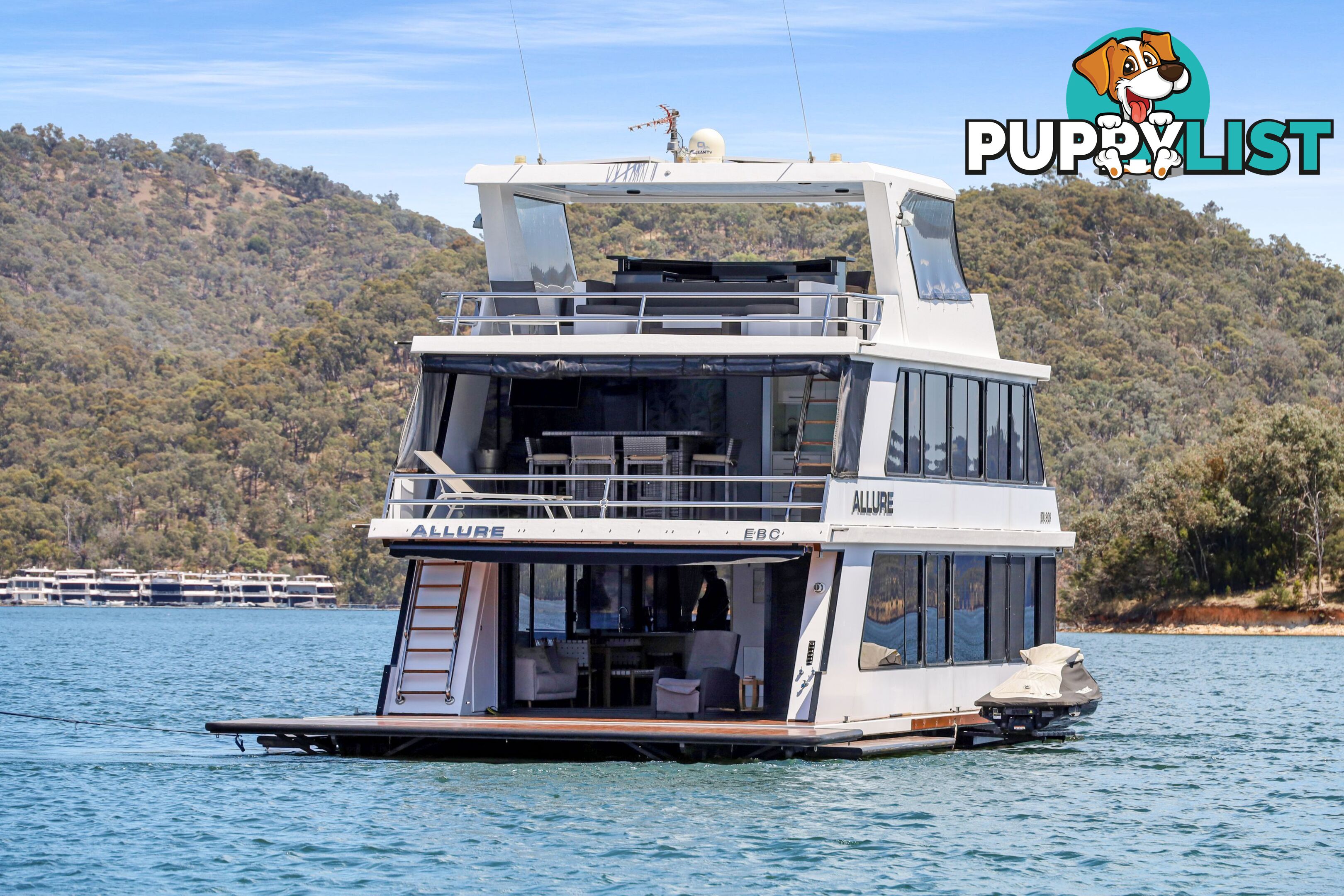 Allure Houseboat Holiday Home on Lake Eildon