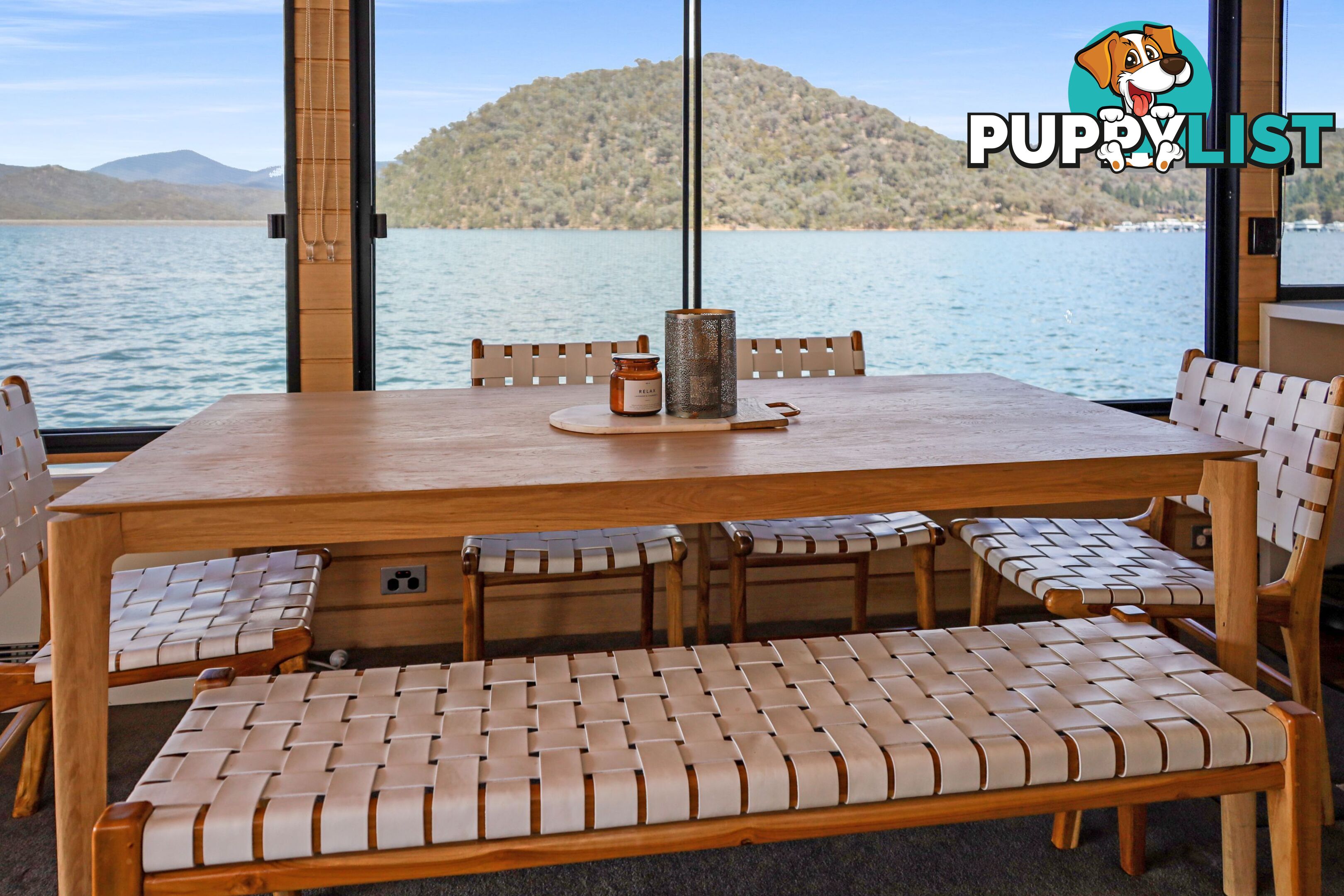 Allure Houseboat Holiday Home on Lake Eildon