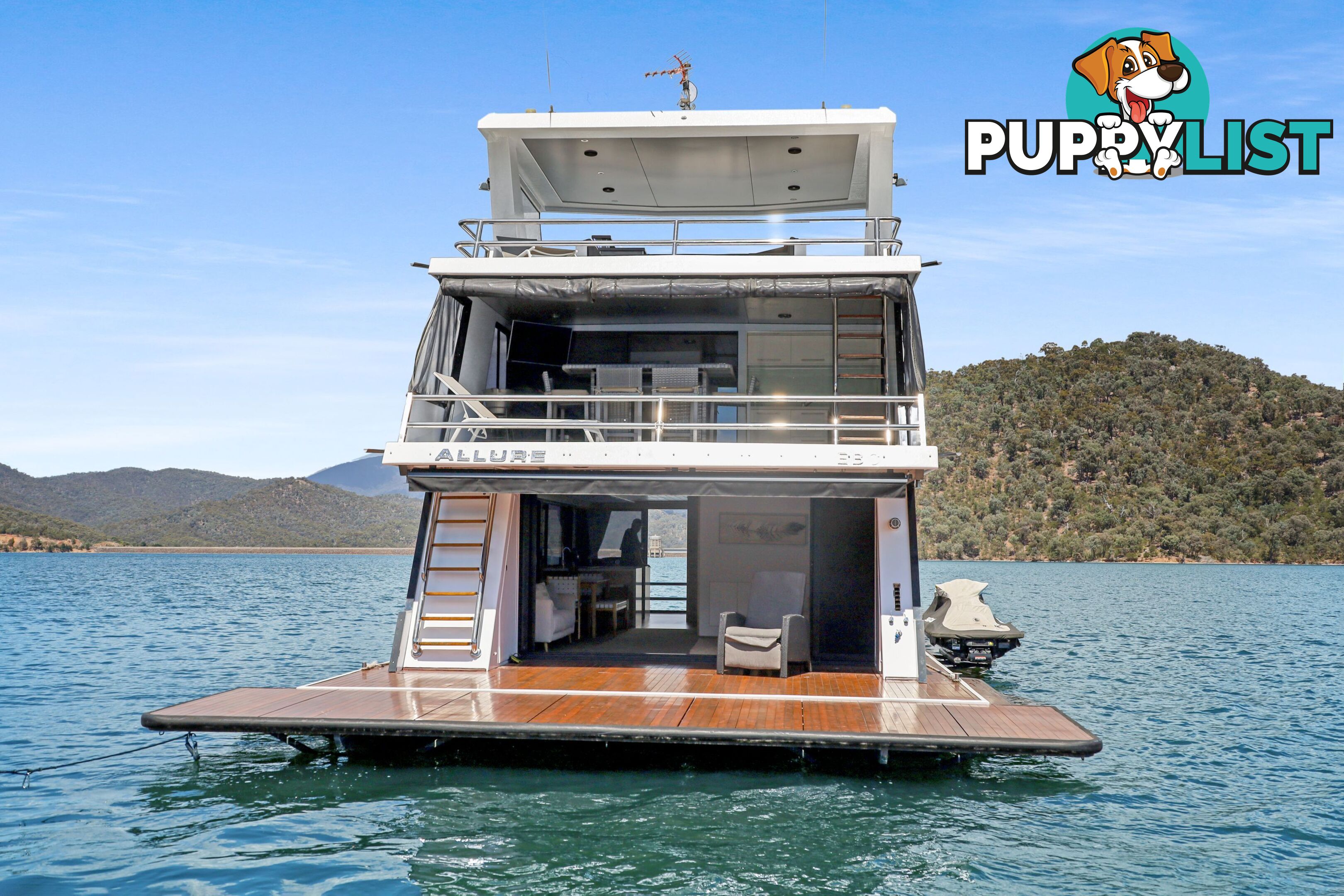 Allure Houseboat Holiday Home on Lake Eildon