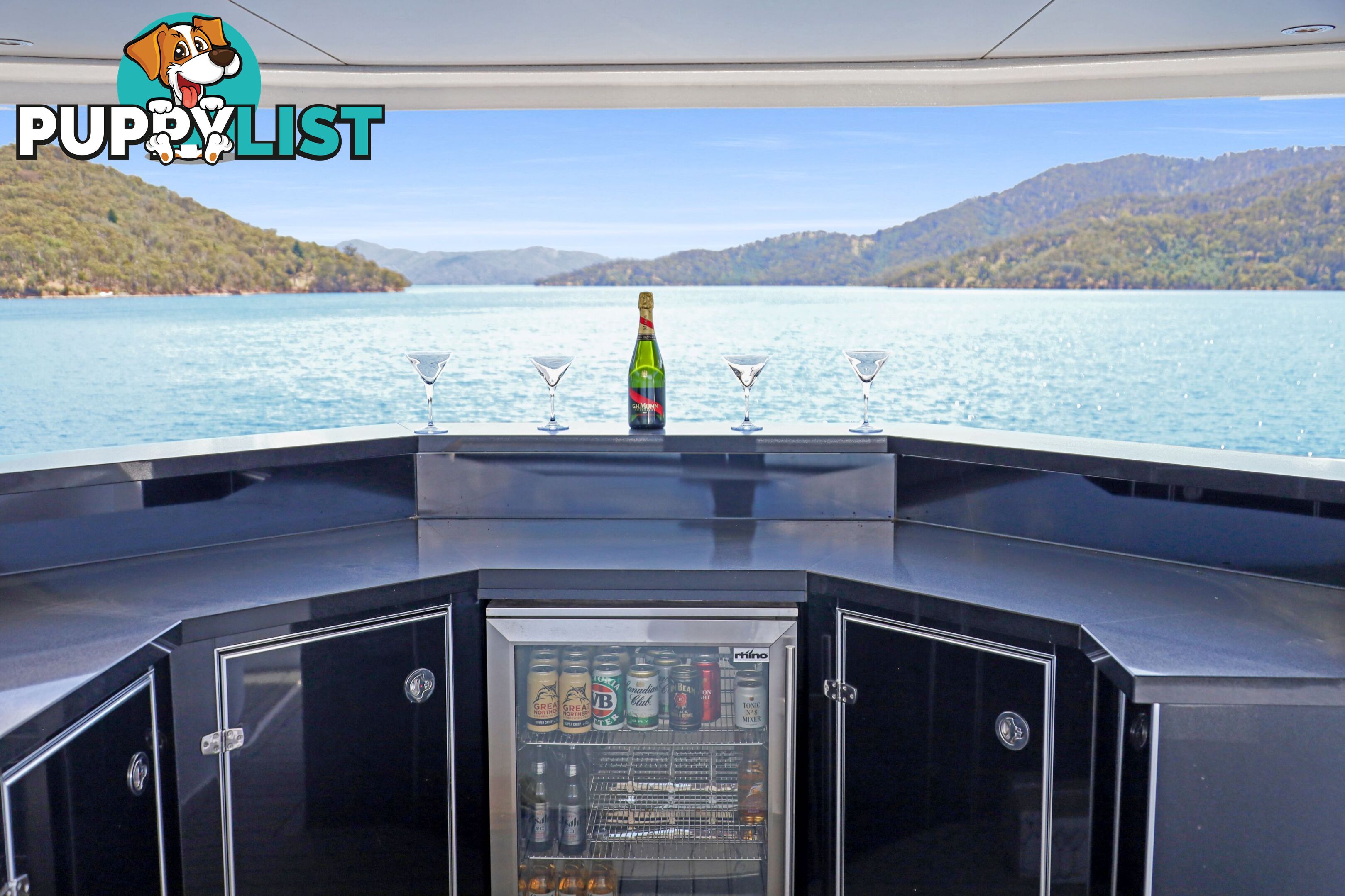 Allure Houseboat Holiday Home on Lake Eildon