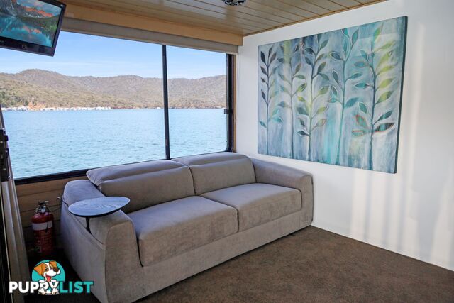 Allure Houseboat Holiday Home on Lake Eildon