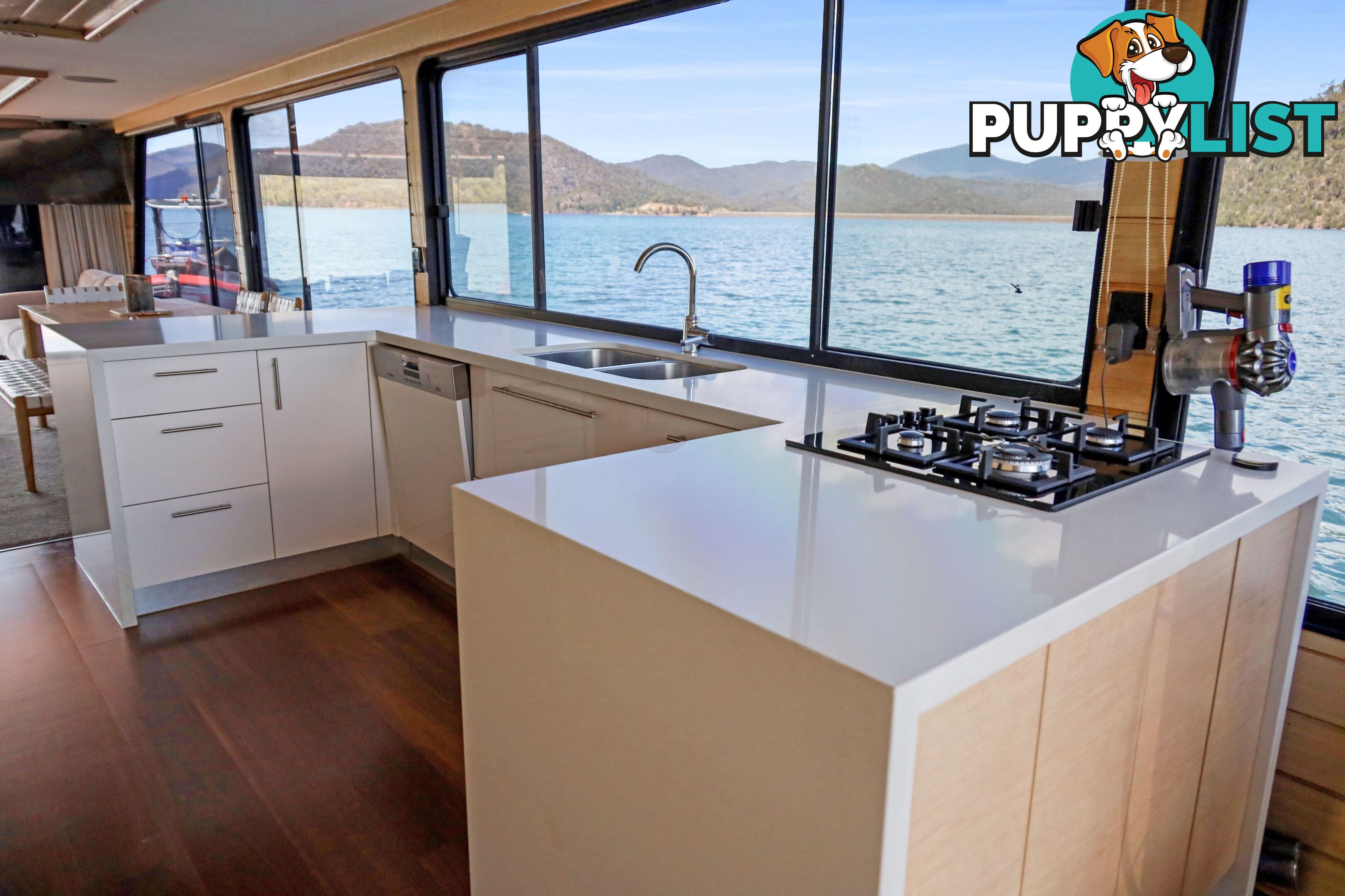 Allure Houseboat Holiday Home on Lake Eildon