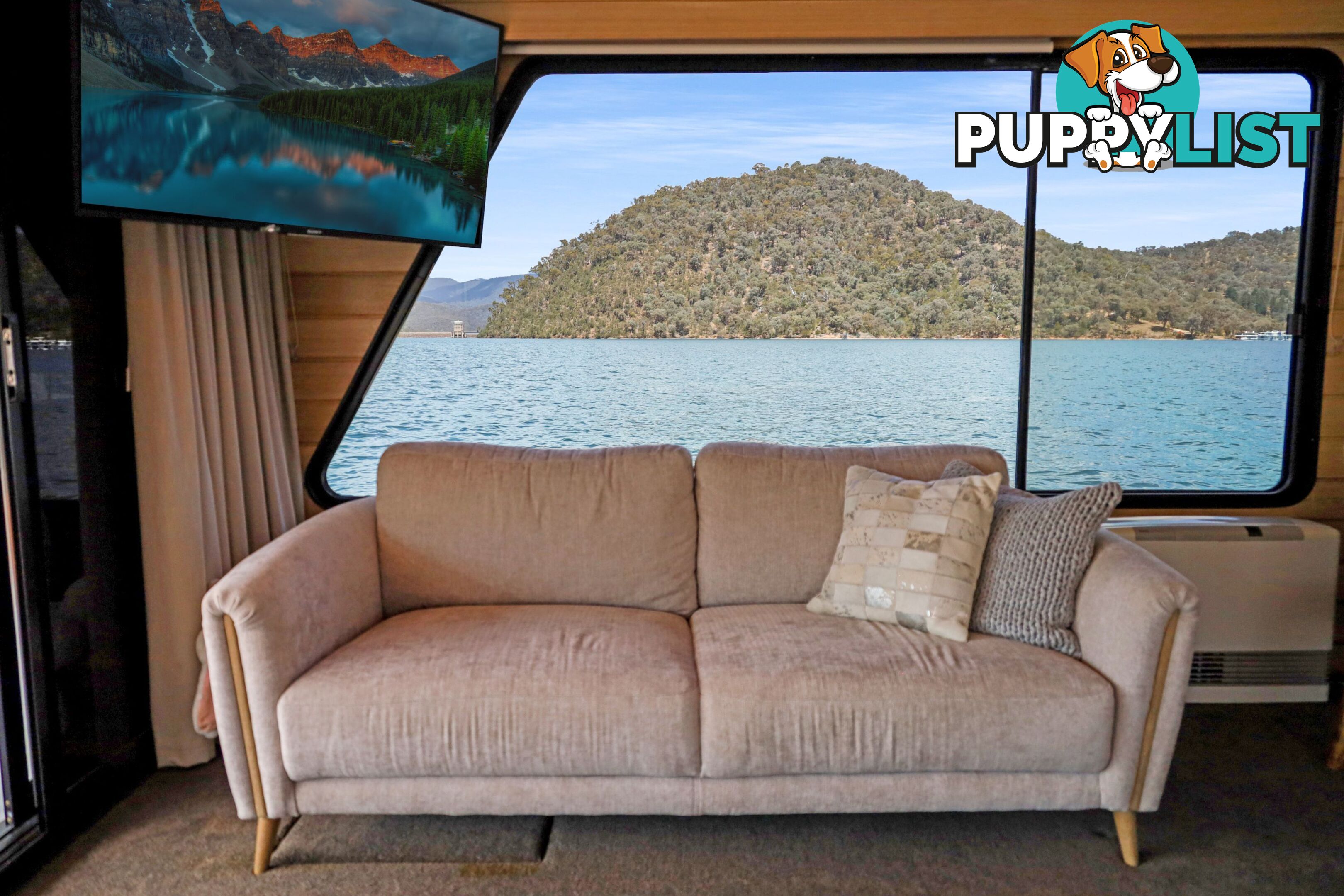 Allure Houseboat Holiday Home on Lake Eildon