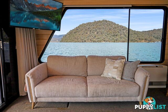 Allure Houseboat Holiday Home on Lake Eildon