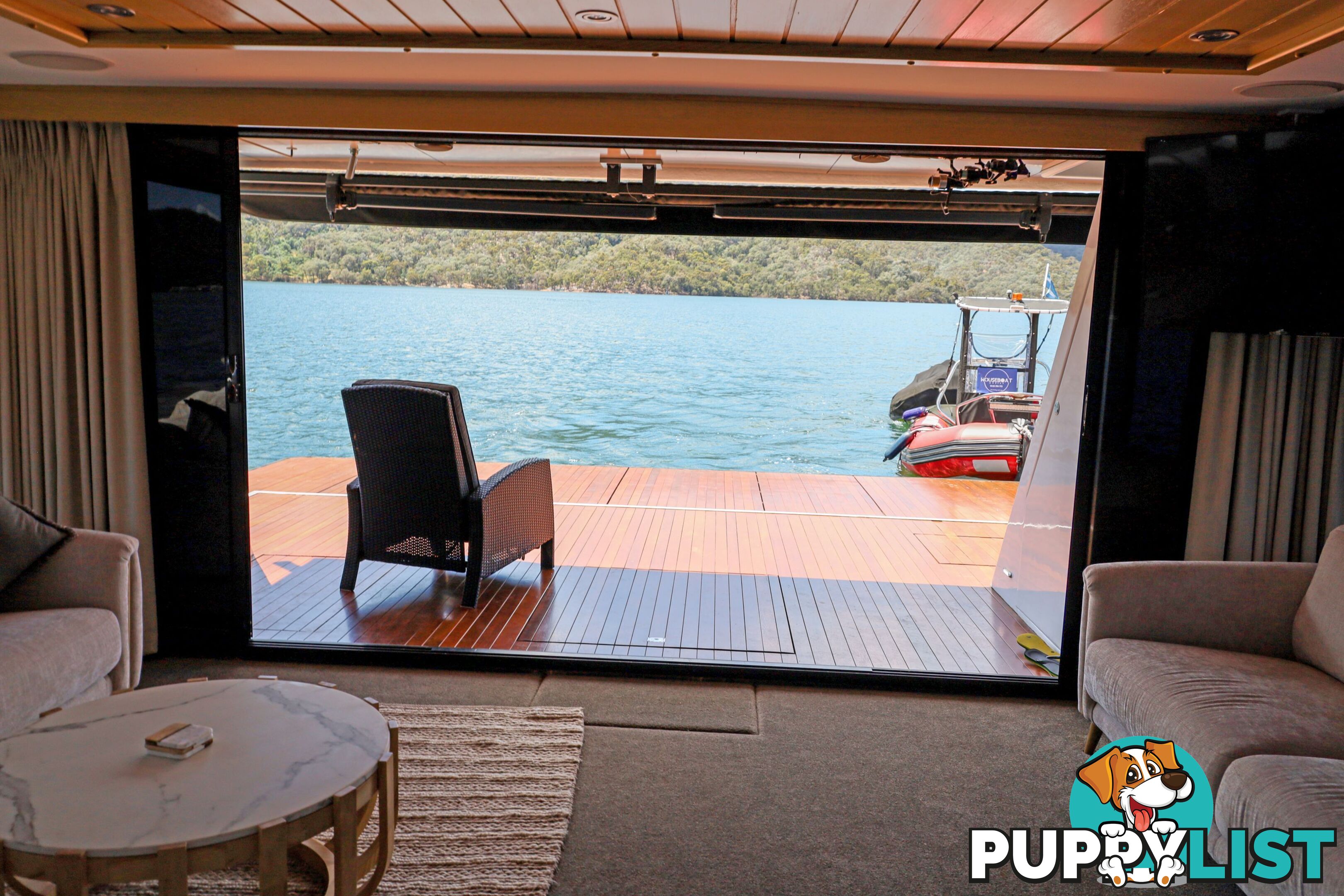 Allure Houseboat Holiday Home on Lake Eildon